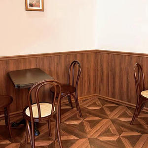 Juego de Mesa y Sillas de Comedor de Diseño Moderno en Madera Maciza Color Nogal para Restaurante, Cafetería, Hotel y Tienda de Café - Fácil de Limpiar - Product Image 3