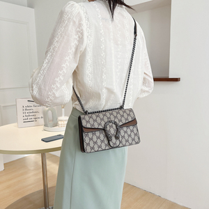 Túi dây xích in họ<span class=keywords><strong>a</strong></span> tiết cổ điển dành cho nữ có phong cách cổ điển, có họ<span class=keywords><strong>a</strong></span> tiết in hình học và được làm bằng chất liệu PU. 518 - Product Image 6