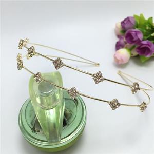 Bandeaux pour <span class=keywords><strong>cheveux</strong></span> en <span class=keywords><strong>fil</strong></span> métallique double mince Accessoires Bandeaux en métal argenté avec <span class=keywords><strong>strass</strong></span> scintillants - Product Image 4