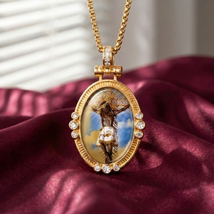 Collar con Colgante Hecho a Mano de El Señor de los Milagros de Buga, Amuleto Católico Colombiano para Confirmación, Regalo - Product Image 1