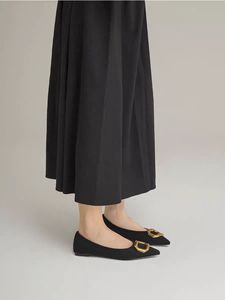 2026 Korean <strong>Vintage</strong> Fashion Design <strong>Women's</strong> <strong>Shoes</strong> Black Pointed-Toe Flats with Gold Metal Buckle - Product Image 3