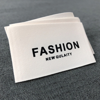 Fabricant d'étiquettes tissées avec logo de marque de vêtement personnalisée, vêtements T-shirts étiquettes de cou en tissu étiquettes de vêtements damassés.