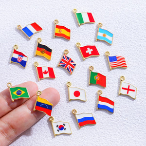 Breloques en émail drapeaux nationaux <span class=keywords><strong>de</strong></span> divers pays, accessoires <span class=keywords><strong>de</strong></span> fabrication <span class=keywords><strong>de</strong></span> bijoux DIY pour colliers et boucles d'oreilles 16*14mm - Product Image 3