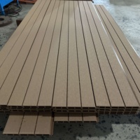 Prix de gros pour clôtures en composite bois-plastique WPC, panneaux à lattes pour extérieur