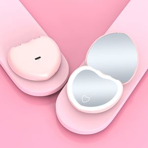 Miroir cosmétique de poche compact à double face en forme de cœur avec éclairage LED et grossissement 2X - Product Image 6