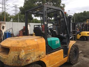 Chariot élévateur d'occasion KOMATSU FD50 pour travaux de terrassement - Offre Spéciale - Product Image 4