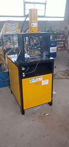 गैल्वेनाइज्ड स्टील पाइप के लिए उच्च गति हाइड्रोलिक नोचिंग मशीन 90 डिग्री कोण बनाने वाली वर्ग ट्यूब पंचिंग इकाई - Product Image 3