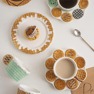 Süße koreanische handgezeichnete Kekse Muster Keramik Kaffeebecher Frühstück Becher und Platte Kekse Serie Geschirr - Product Image 2