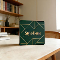Boîte en carton rectangulaire de luxe faite à la main avec logo personnalisé, motif géométrique vert foncé et or, finition mate, pour la maison