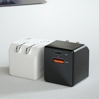 Pengisi Daya PD 20W Kompatibel Model 15-17 Inci Kaki Lipat Desain Dual-port A-C Pengisian Cepat Ponsel Tablet ABS Universal