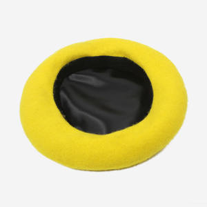 قبعة صوف شتوية مبطنة بالساتان مخصصة مطرزة بشعار أنيق للنساء - Product Image 2