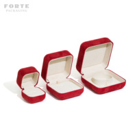 Boîte à bijoux en velours sur mesure avec logo en estampage à chaud doré, vente en gros pour cadeau de mariage et célébration d'anniversaire