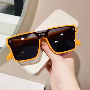 Квадратные цельные солнцезащитные очки в большой оправе для женщин, модные ретро-очки для улицы с защитой UV400 для вечеринок и мероприятий - Product Image 3