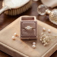 Bague de fiançailles classique en or rose 18 carats avec trois diamants taille émeraude certifiés IGI, sertis à griffes, bijoux fins pour femme