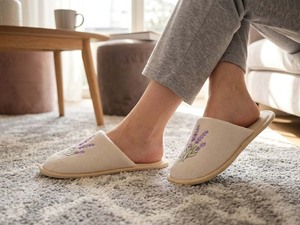 Pantofole da <span class=keywords><strong>Donna</strong></span> all'Ingrosso con Ricamo Lavanda, <span class=keywords><strong>Eleganti</strong></span> <span class=keywords><strong>Ciabatte</strong></span> Floreali in Peluche, Morbide <span class=keywords><strong>Ciabatte</strong></span> da Interno in Velluto Corallo, Logo Personalizzabile - Product Image 6