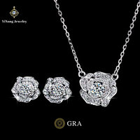 Ensemble collier et boucles d'oreilles en argent sterling avec fleur de camélia sertie de diamants en moissanite vintage certifiés GRA