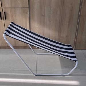 Chaise longue de plage <span class=keywords><strong>pliable</strong></span> et portable à dossier haut, rayée bleue, pour adultes, vente en gros pour le <span class=keywords><strong>camping</strong></span> - Product Image 1