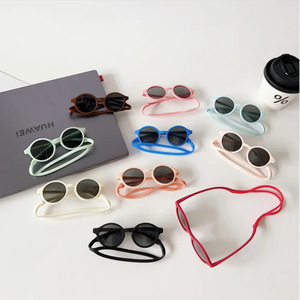 Vendita calda flessibile rotondo polarizzato UV400 Custom per bambini <span class=keywords><strong>occhiali</strong></span> <span class=keywords><strong>da</strong></span> <span class=keywords><strong>sole</strong></span> per ragazze ragazzi <span class=keywords><strong>occhiali</strong></span> <span class=keywords><strong>da</strong></span> <span class=keywords><strong>sole</strong></span> con cinturino - Product Image 4