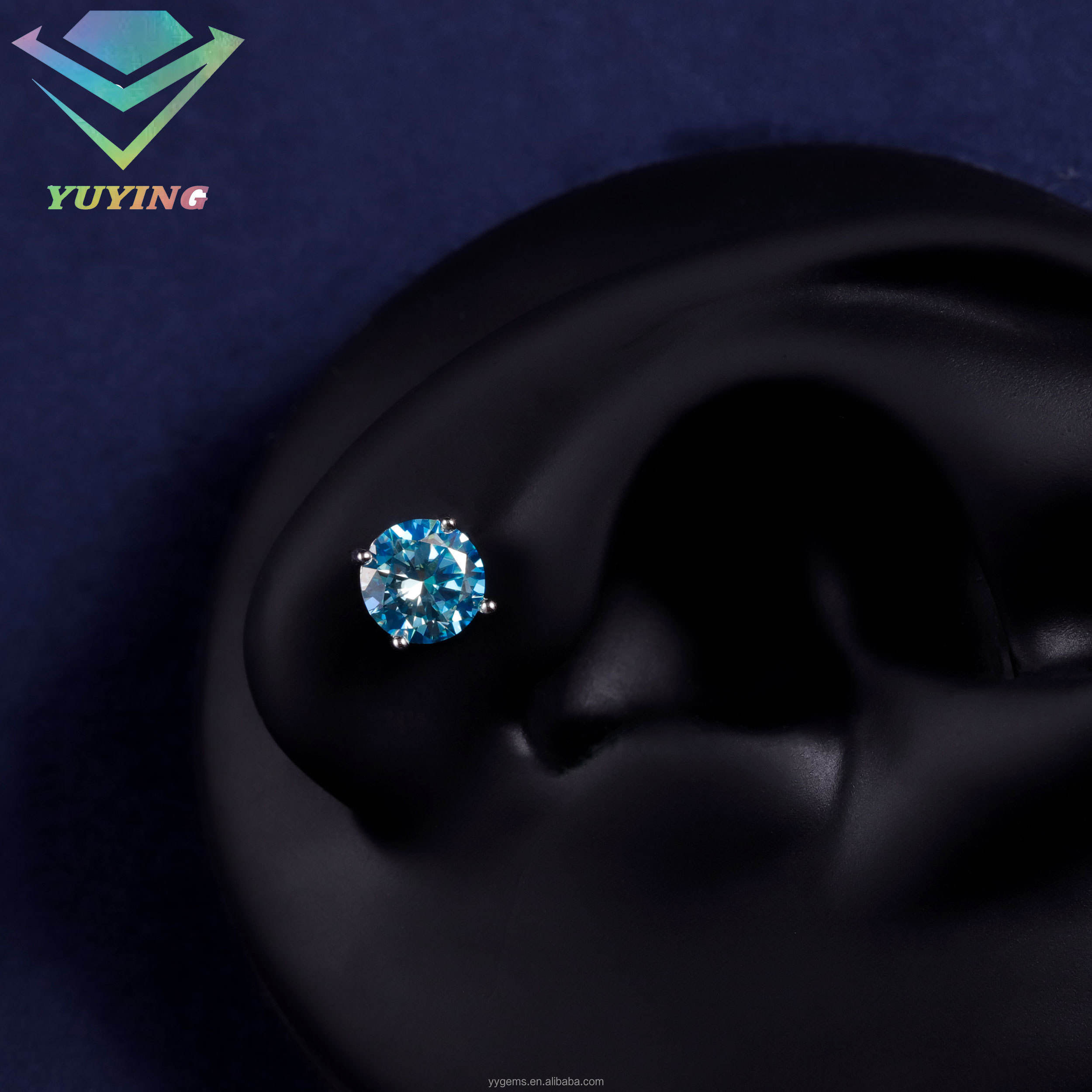 ต่างหูเพชรสีน้ำเงินเข้ม