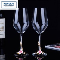 Ensemble de carafes à vin vintage, boîte, verre à vin transparent raffiné, gobelet fait à la main, émail peint, fleur, luxe, fête, mariage, verres, 5 pièces