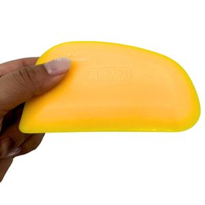 Spatola Industriale Personalizzata Gialla Quadrata in Gomma Morbida Tipo Coltello Curvo con Lama Spessa 1,0 mm per Auto - Product Image 1