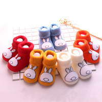 Nouveau Design épaissi doux infantile bébé fille équipage chaussettes chaudes automne hiver coton biologique mignon dessin animé chaussettes de sol