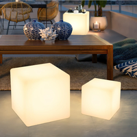 Cube LED Lumineux Rechargeable 16 Couleurs pour Événements et Bars, Meuble en Plastique, Cube LED RGB à Énergie Solaire 50x50x50, Chaise Cube LED