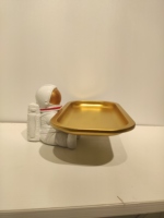 Échantillon gratuit porte-cellule en résine poly design astronaute homme de l'espace avec lune porte-stylo artisanal en résine pour la décoration de bureau
