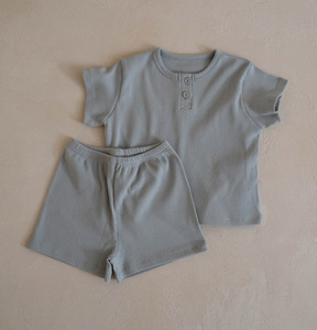 Ensemble t-shirt et short en coton pur côtelé pour bébé garçon, couleur unie, décontracté - Product Image 6