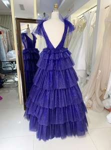 Robe de bal en tulle brillant sans manches avec dos en V profond et volants robe de bal romantique vente directe en gros Bourgogne Royal - Product Image 4