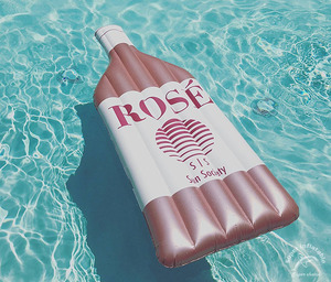 Promotions estivales pour fêtes au bord de la <span class=keywords><strong>piscine</strong></span> : Matelas de <span class=keywords><strong>piscine</strong></span> gonflable personnalisé en PVC en forme de bouteille, flotteur de plage, <span class=keywords><strong>lilo</strong></span>, radeau - Product Image 4