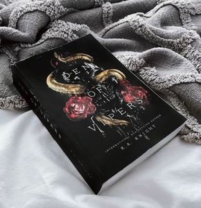 ซื้อหนังสือ Den of Vipers โดย K A Knight นิยายภาษาอังกฤษแนวโรแมนติกดาร์กทริลเลอร์สำหรับผู้ใหญ่ - Product Image 4