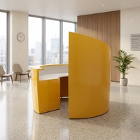Comptoir de réception personnalisé multifonctionnel en pierre de surface solide jaune, design cylindrique, avec logo