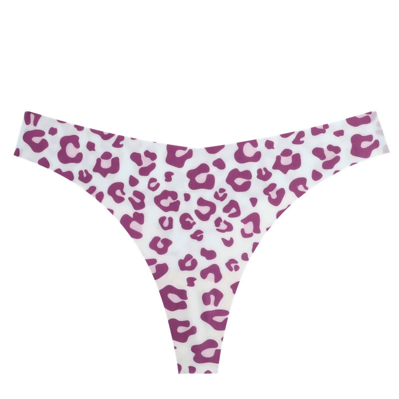 Leopard viola su bianco