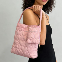 Sac fourre-tout matelassé personnalisé avec pochette à maquillage amovible, sac à bandoulière matelassé en forme de cœur personnalisé pour femmes
