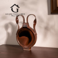 Sculpture abstraite contemporaine en résine de style Guangdong avec sculpture de double queue de cheval pour la décoration de salon et la maison (vase)