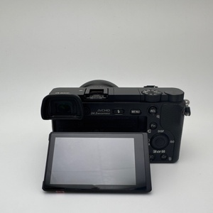 Fotocamera Mirrorless Sony A6000 Usata con Sensore APS-C, Videocamera Digitale ad Alta Risoluzione 1080p, Sony A6000 con Obiettivo 16-50 Usato - Product Image 3