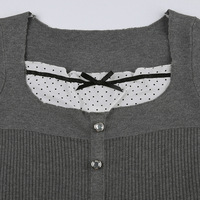 T-Shirt Femme Laine Vintage Manches Courtes Avec Col Carré Faux Deux Pièces Gris Dentelle Décontractée Décorée Version Ajustée Été