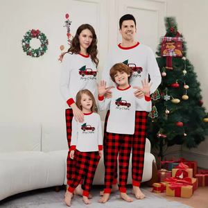 <span class=keywords><strong>Pigiama</strong></span> Natalizio Coordinato Famiglia 2026: Stampa Auto Bianca, Morbido e Alla Moda per Genitori e Figli - Product Image 1