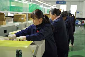 อินเวอร์เตอร์ไฮบริด MPPT กำลังไฟ 6.2 กิโลวัตต์/<span class=keywords><strong>12</strong></span> กิโลวัตต์ แบบสามทางออก สำหรับใช้ในบ้าน ระบบโซลาร์เซลล์แบบออฟกริด - Product Image 6