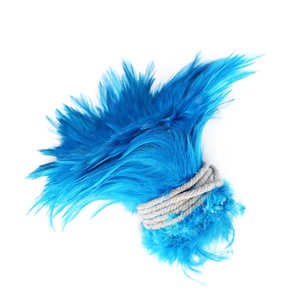 Plumes de cou de coq blanchies naturellement, teintes en <span class=keywords><strong>blanc</strong></span>, de 4 à 6 pouces, en gros, pour la fabrication de mouches de pêche à la mouche - Product Image 1