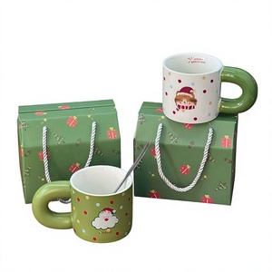 Ensemble de tasses en céramique de Noël, résistantes aux hautes températures, compatibles micro-ondes, à motifs de dessins animés, pour les événements de fin d'année, les cadeaux de fête - Product Image 1