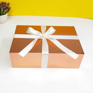 Boîtes cadeaux pliables en carton recyclable avec logo personnalisé imprimé, ruban, fermeture magnétique et doublure en éponge pour vêtements et chaussures - Product Image 6