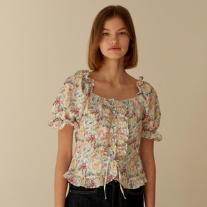 Haut court personnalisé pour femme à volants imprimé fleuri à manches courtes hauts à épaules dénudées - Product Image 2