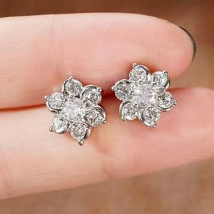 Boucles d'oreilles en or blanc E2901 avec diamants ronds taille brillant, bijoux classiques pour femmes - Product Image 5