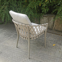 Design moderne, ensemble de canapés pour patio et jardin, chaise en osier ondulant, table d'extérieur en corde