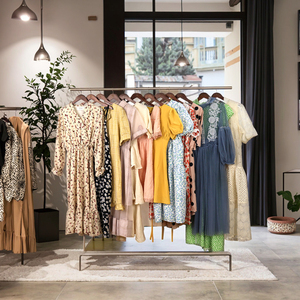 Importación Directa de Ropa y Vestidos al Por Mayor, Lote Mixto en Paca a Granel con Talle Natural - Product Image 1