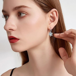 Orecchini Pendenti a Fiocco di Neve per Donne, Eleganti Gioielli Invernali, Accessorio di Moda per Uso Quotidiano - Product Image 6
