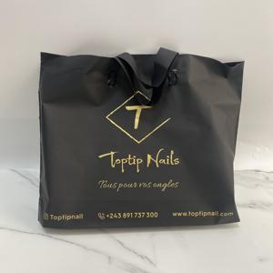 Bolsa de Compras Negra de Lujo con Logotipo Personalizado, MOQ Bajo de 100 Piezas, Bolsa de Regalo de Plástico PE, Bolsa de Plástico para Compras al por Menor - Product Image 6