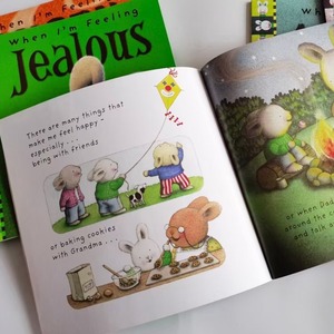 Serie di 18 Libri Illustrati in Inglese 'Im Feeling Love/Sad' con Coniglietto Mochi, Rilegatura Morbida, Gestione Emozionale EQ, Prodotti in Cina - Product Image 3